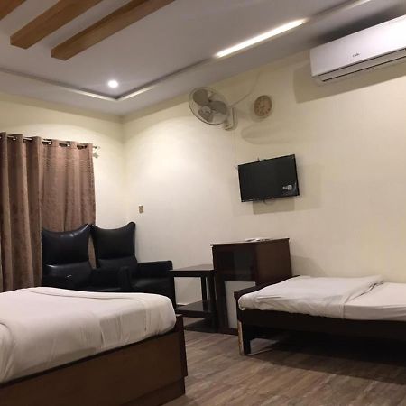 Hotel S.R. Lounge Мултан Екстериор снимка