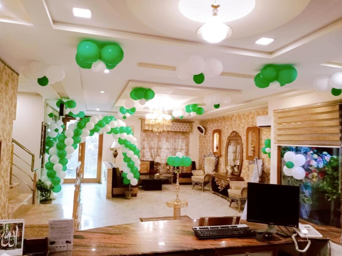 Hotel S.R. Lounge Мултан Екстериор снимка