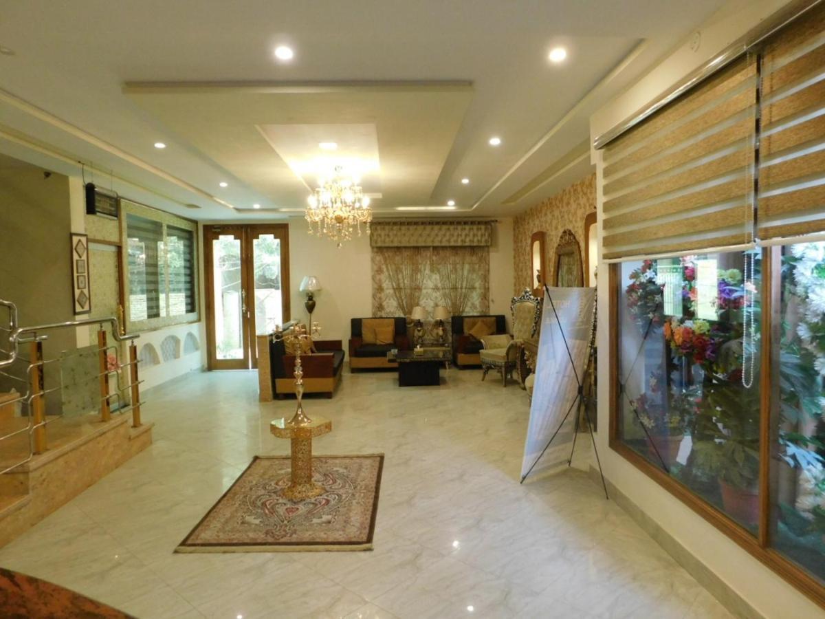 Hotel S.R. Lounge Мултан Екстериор снимка