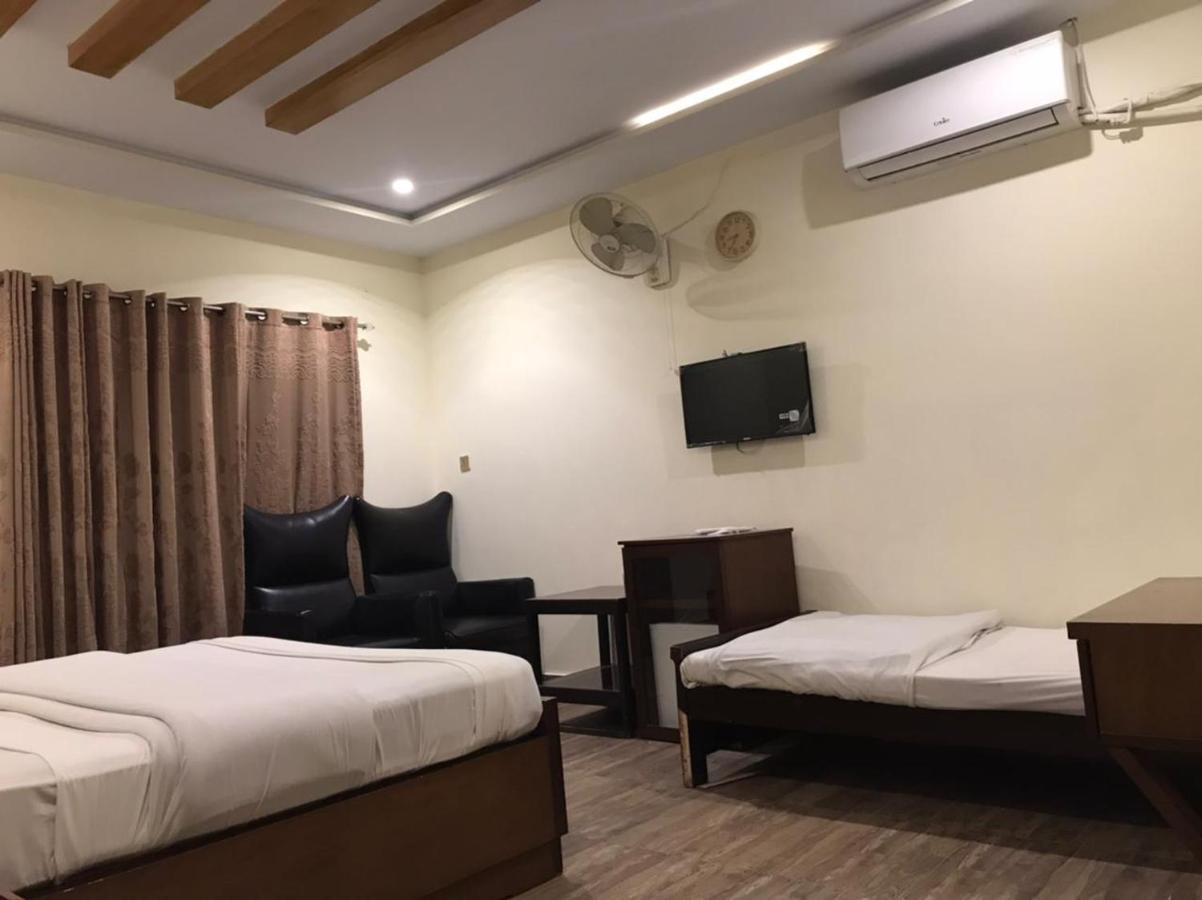 Hotel S.R. Lounge Мултан Екстериор снимка