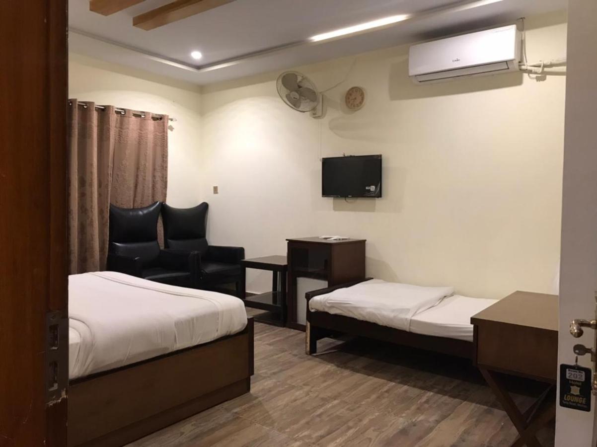 Hotel S.R. Lounge Мултан Екстериор снимка