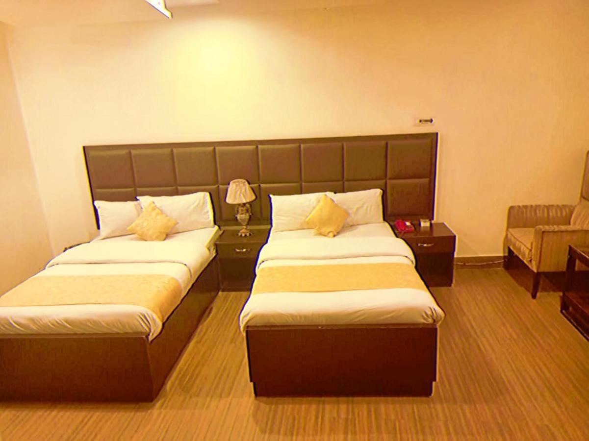 Hotel S.R. Lounge Мултан Екстериор снимка