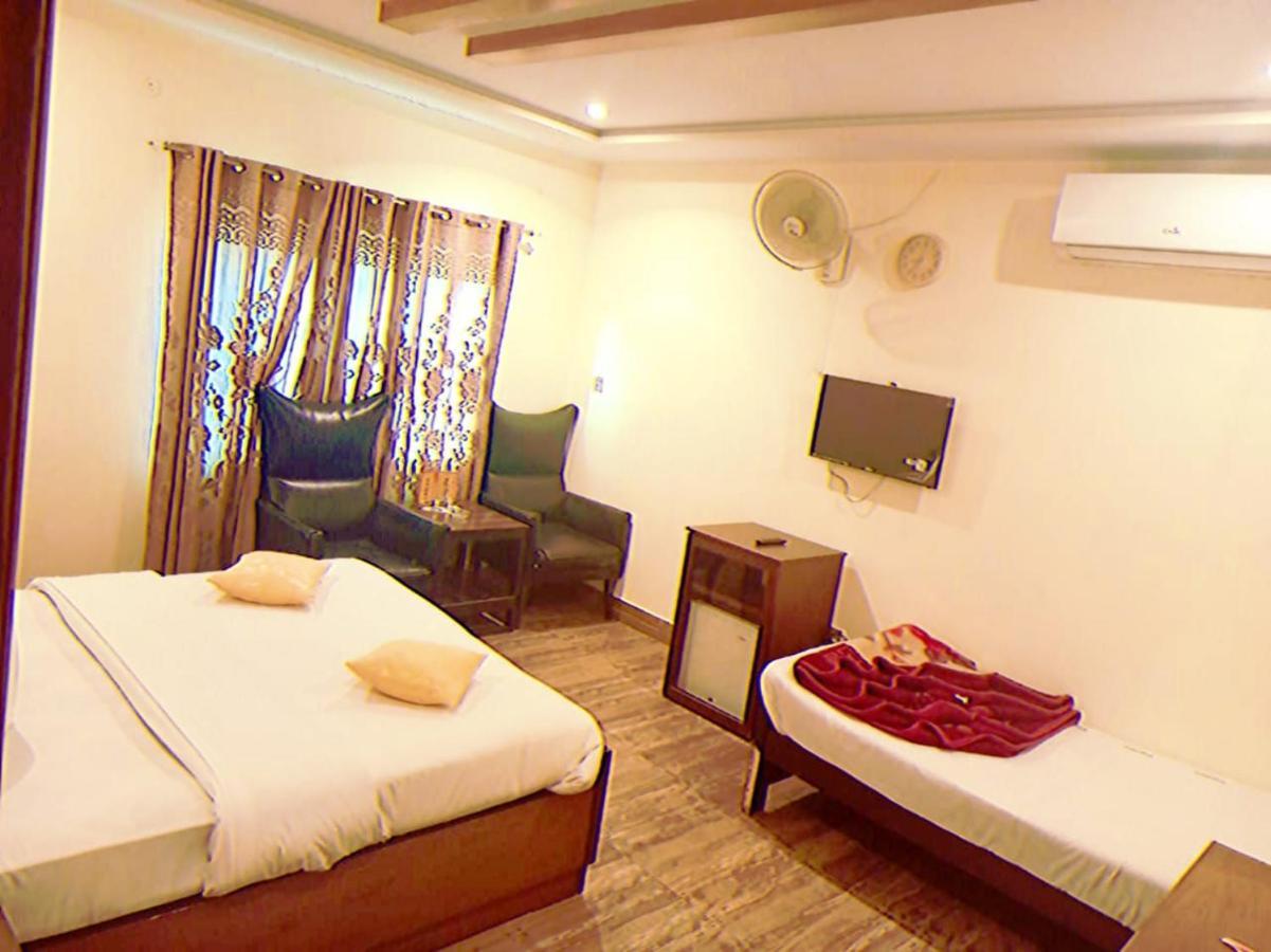 Hotel S.R. Lounge Мултан Екстериор снимка