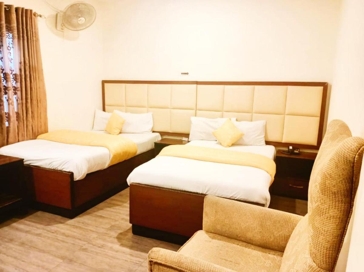 Hotel S.R. Lounge Мултан Екстериор снимка