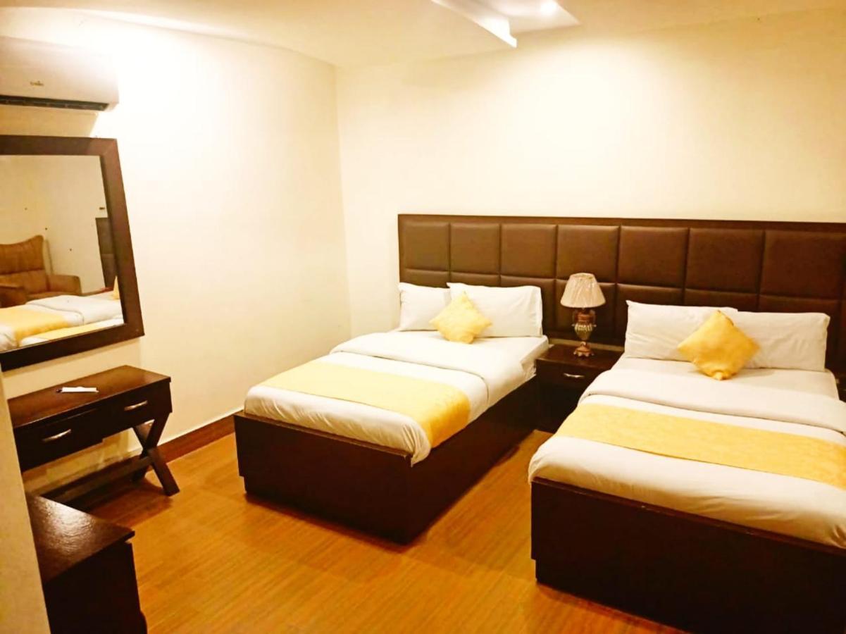 Hotel S.R. Lounge Мултан Екстериор снимка