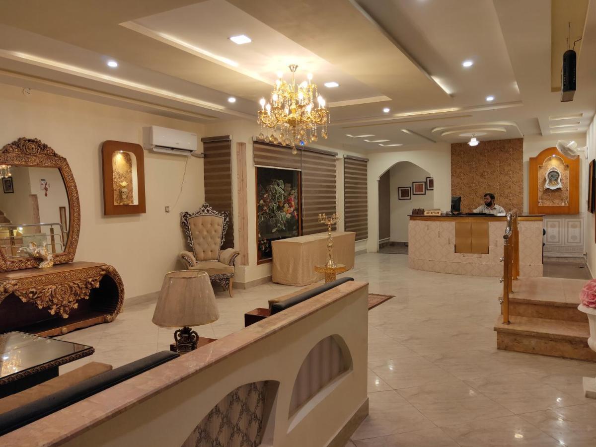 Hotel S.R. Lounge Мултан Екстериор снимка