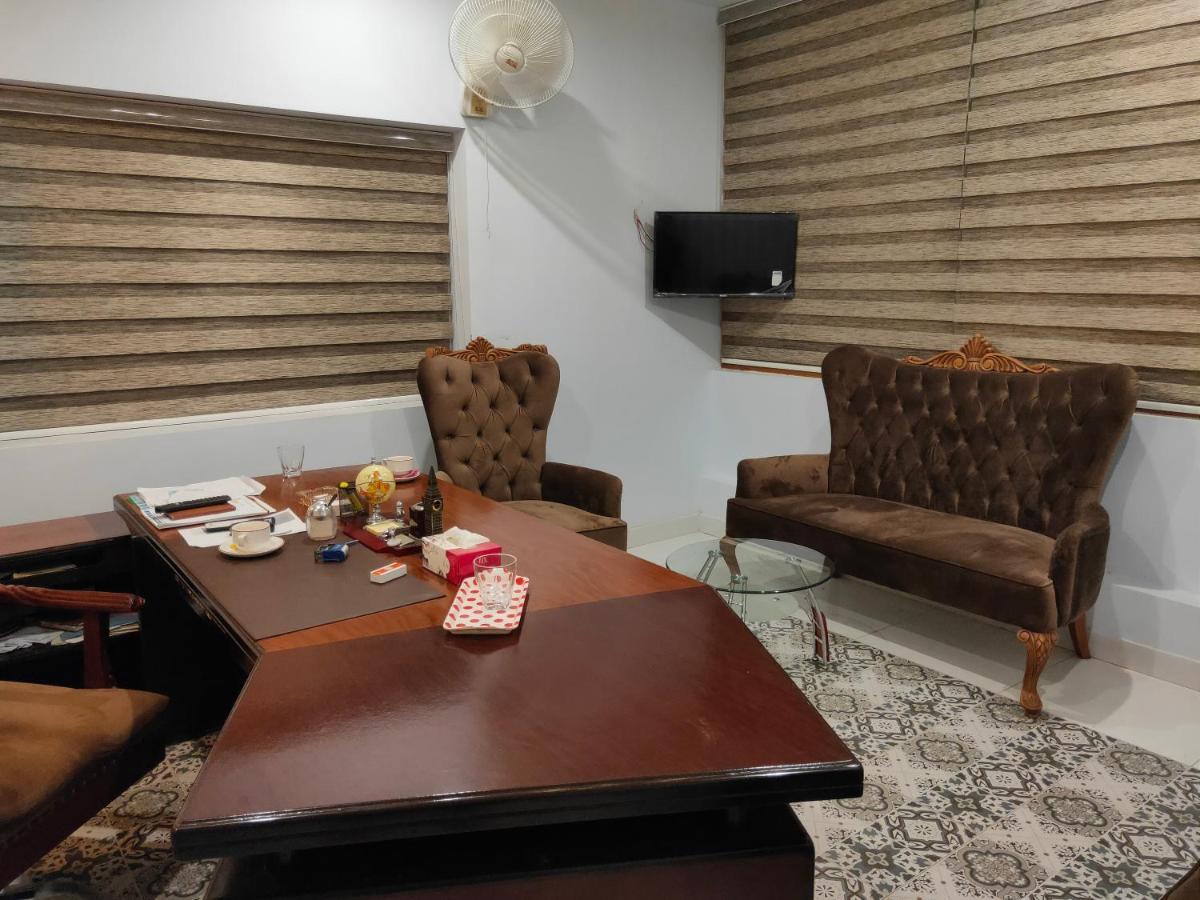 Hotel S.R. Lounge Мултан Екстериор снимка
