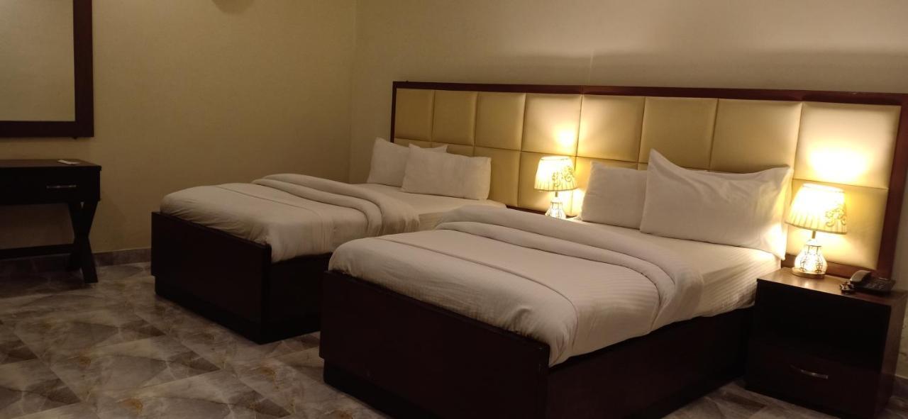 Hotel S.R. Lounge Мултан Екстериор снимка