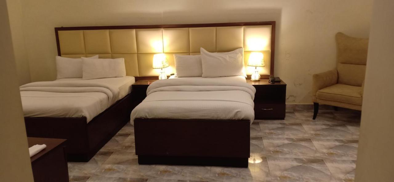 Hotel S.R. Lounge Мултан Екстериор снимка