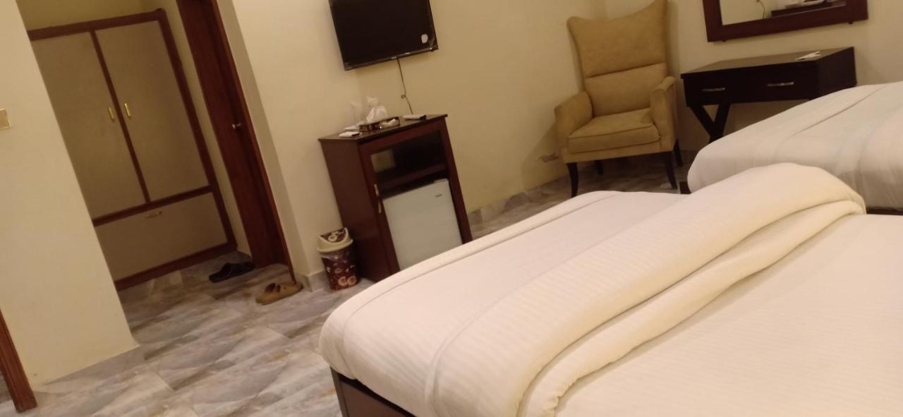 Hotel S.R. Lounge Мултан Екстериор снимка