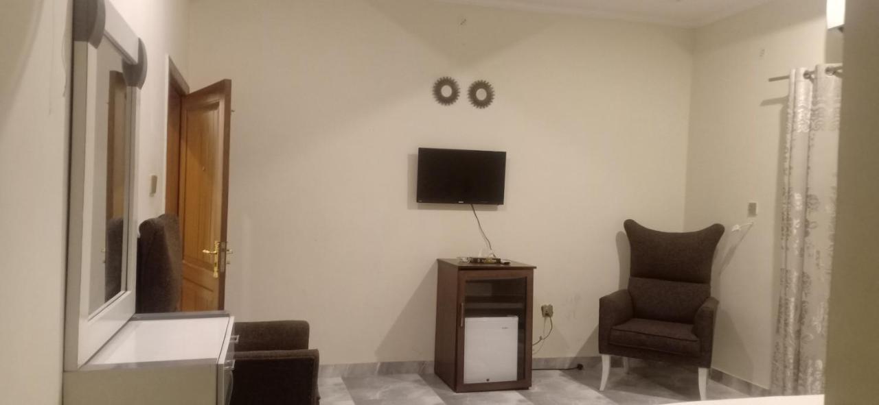 Hotel S.R. Lounge Мултан Екстериор снимка
