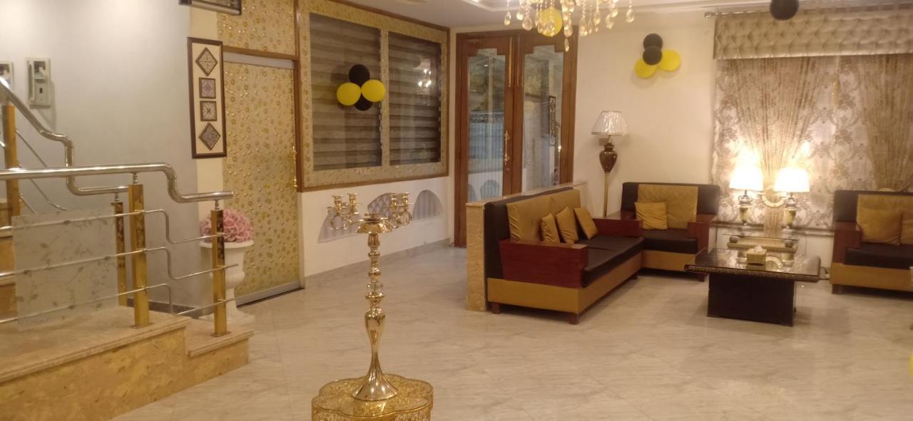 Hotel S.R. Lounge Мултан Екстериор снимка