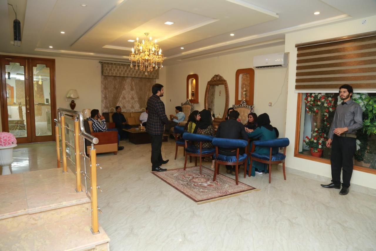 Hotel S.R. Lounge Мултан Екстериор снимка