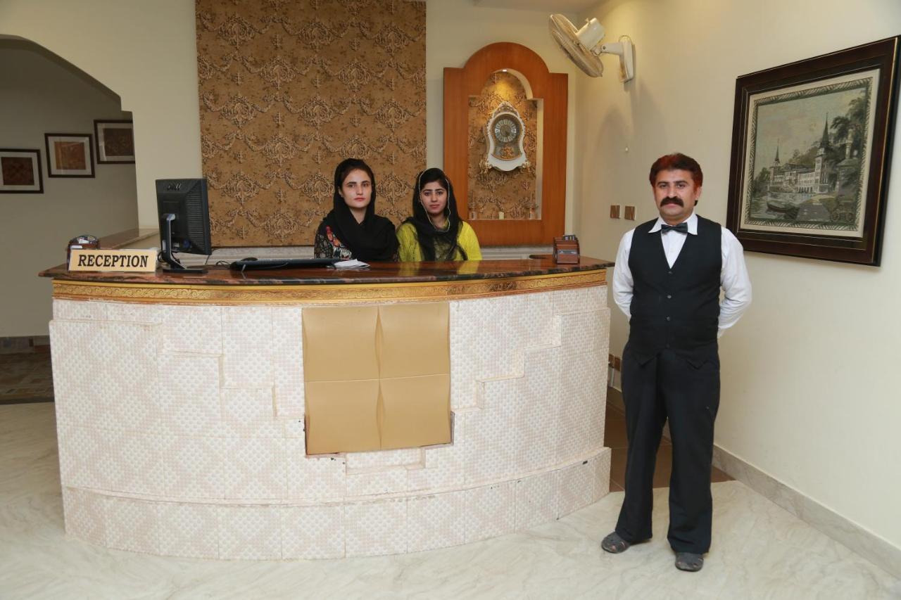 Hotel S.R. Lounge Мултан Екстериор снимка