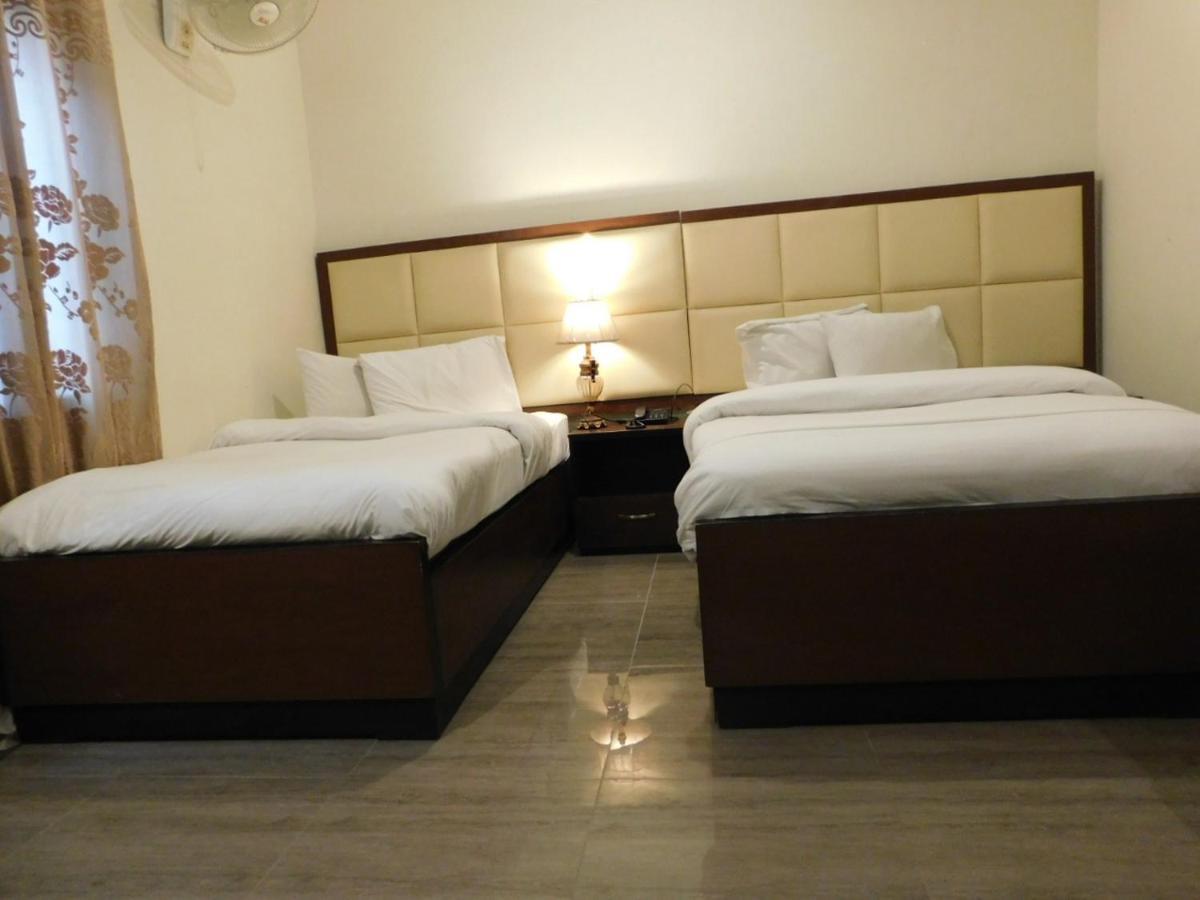 Hotel S.R. Lounge Мултан Екстериор снимка