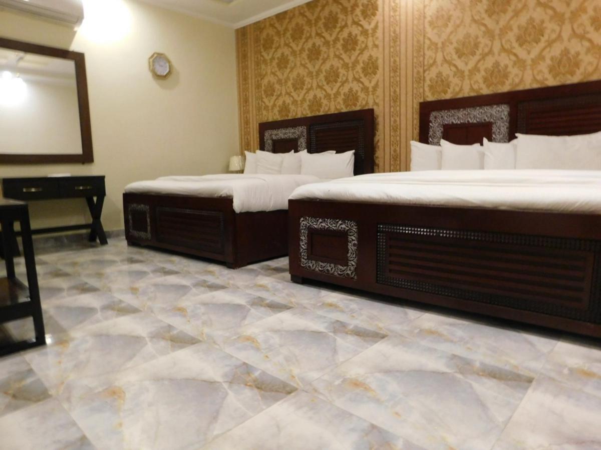 Hotel S.R. Lounge Мултан Екстериор снимка